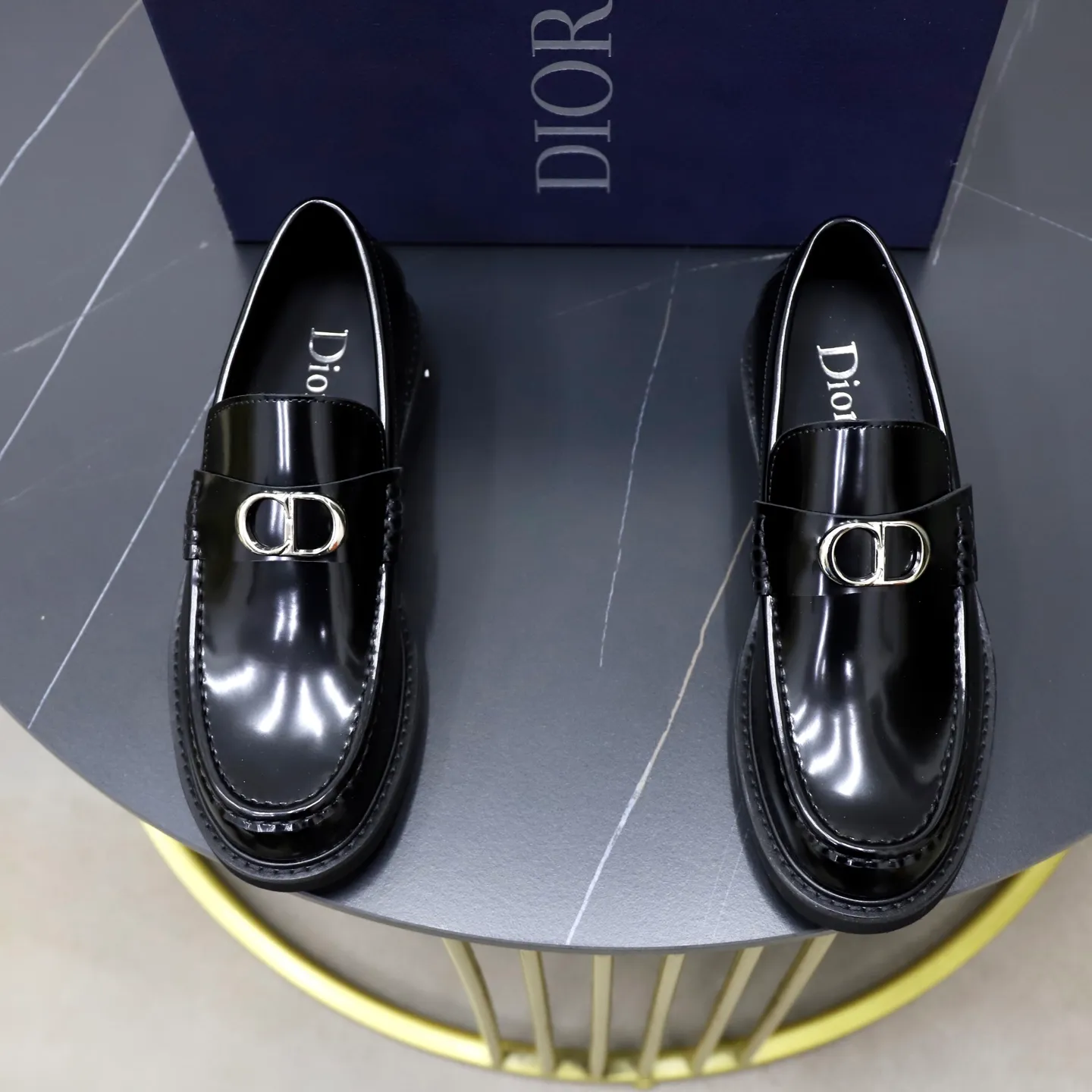 Factory price: 640💰Top original order Brand: Dior DIOR Standard code: Men's size 39-44 (38/45/can be customized) Grade: Same style as the official website Original order quality Material: Original cowhide Water-dyed cowhide lining Original distinguished outsole Style category: Men's fashionable casual leather shoes Distinguished big-name luxury elements top luxury Color: Color of the actual picture
